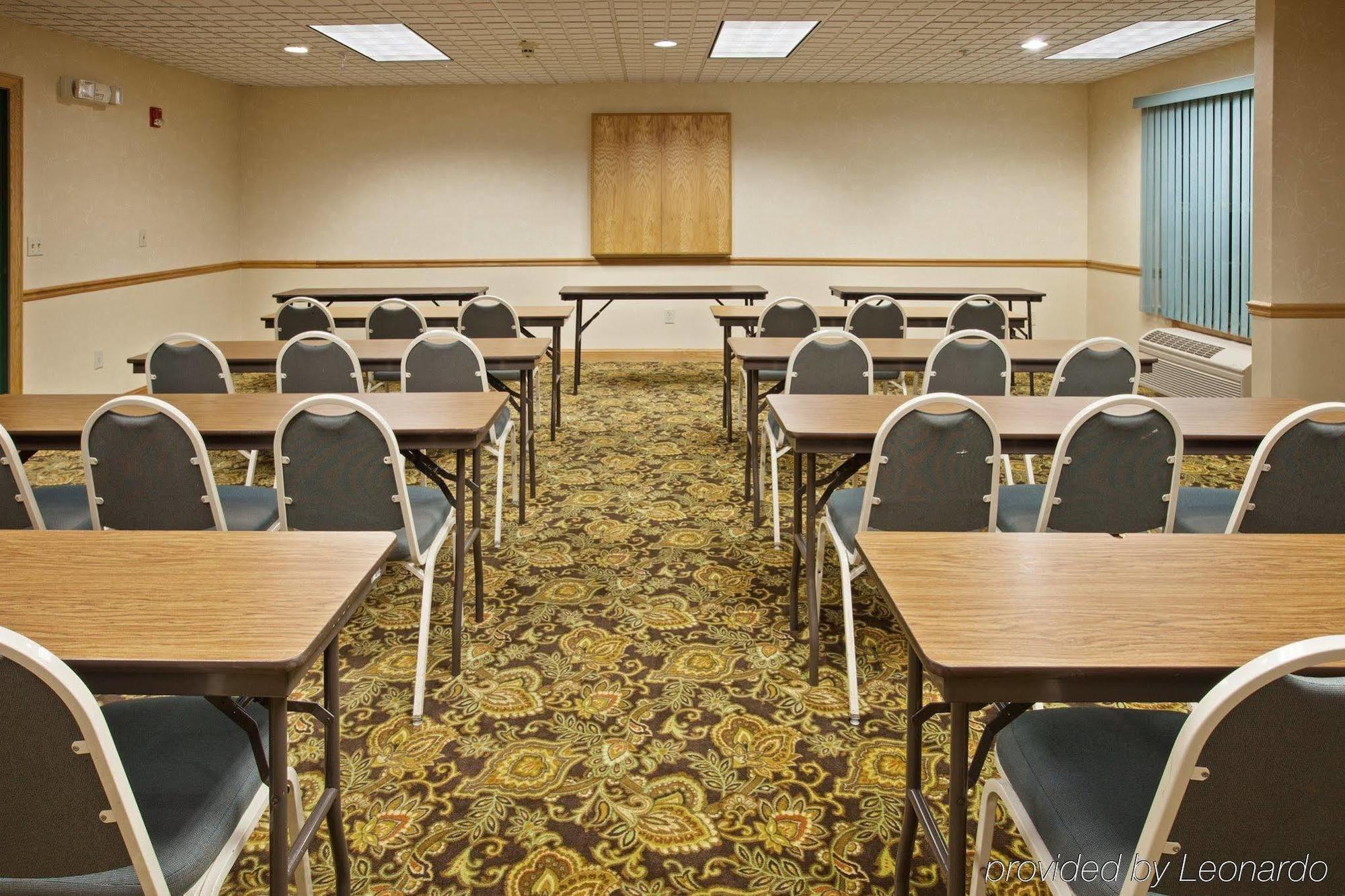Country Inn & Suites By Radisson, Columbus West, Oh Бизнес фото